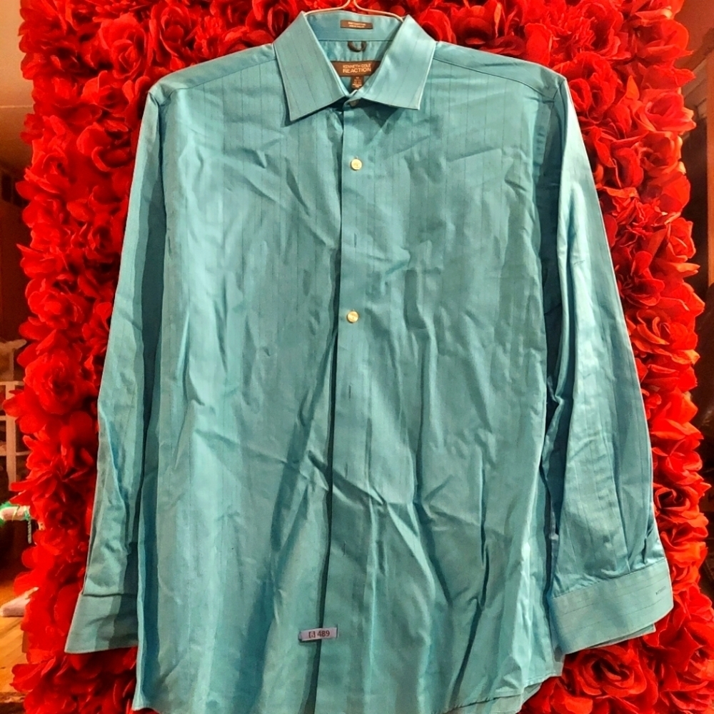 Kenneth Cole Reaction Men's Teal Blue Pin Striped Size Medium 15 1/2 32-33